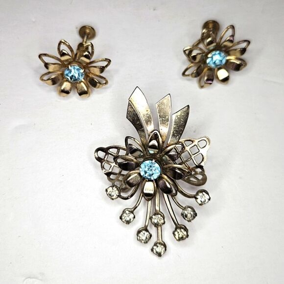 Vintage Demi Parure Blue Rhinestone Floral Screw Back Brooch Pin Earring Set - Picture 1 of 10
